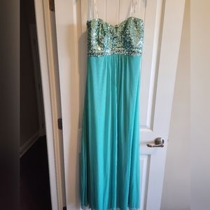 Speechless dress size 13.